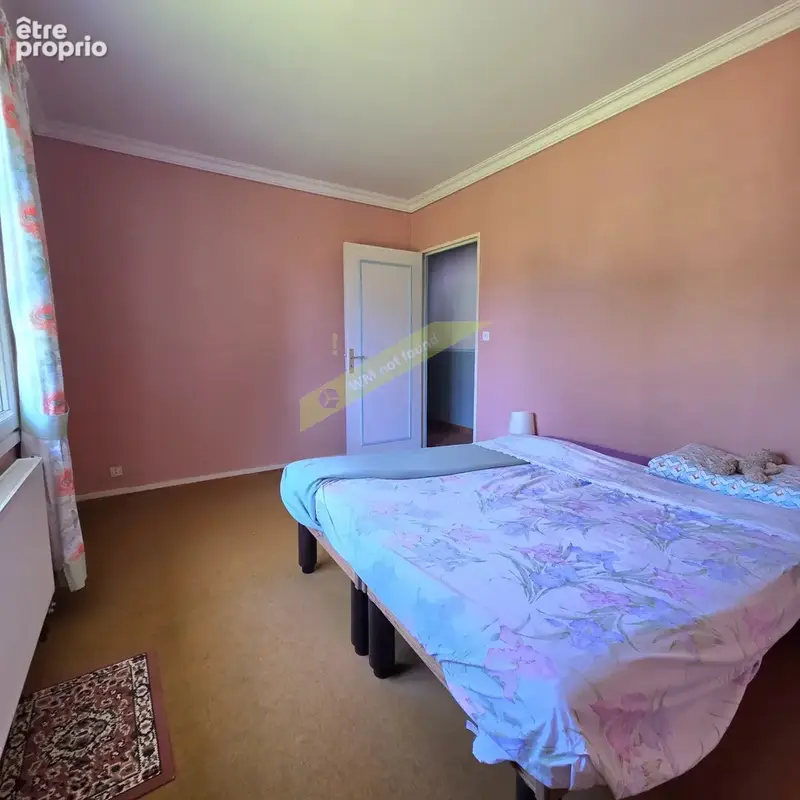 Maison de plain-pied dans un cadre verdoyant exceptionnel de 31 ares - photo 11