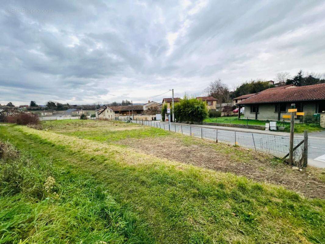 Terrain à CAILLOUX-SUR-FONTAINES