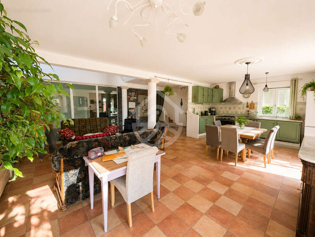 Maison à LIVRON-SUR-DROME