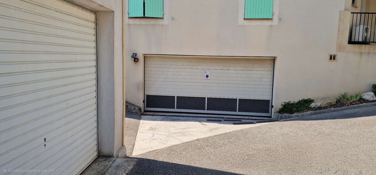 LA CIOTAT   Quartier des Crêtes : Garage fermé dans résidence sécurisée - photo 2