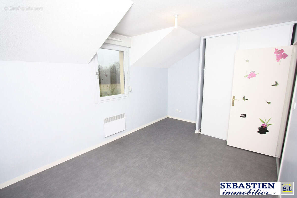 Chambre 1 - Maison à ESTISSAC