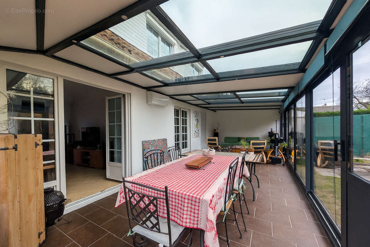 Maison à SAVIGNY-LE-TEMPLE