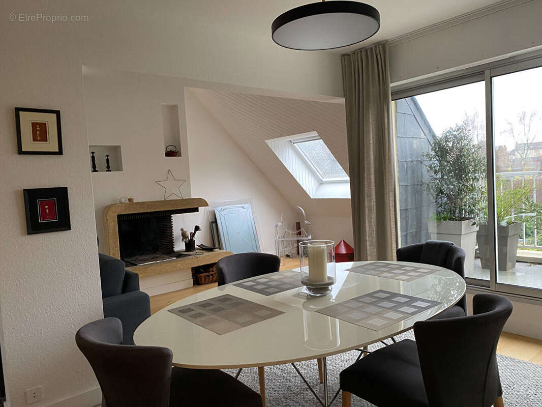 Appartement T4 en duplex de 101.44 m²  (111.65 m² au sol) au dernier étage avec terrasse et garage double. - photo 5