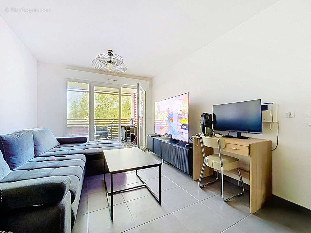 Juvignac - t2 loué - terrasse, vue garrigue et parking - investissement locatif - photo 2