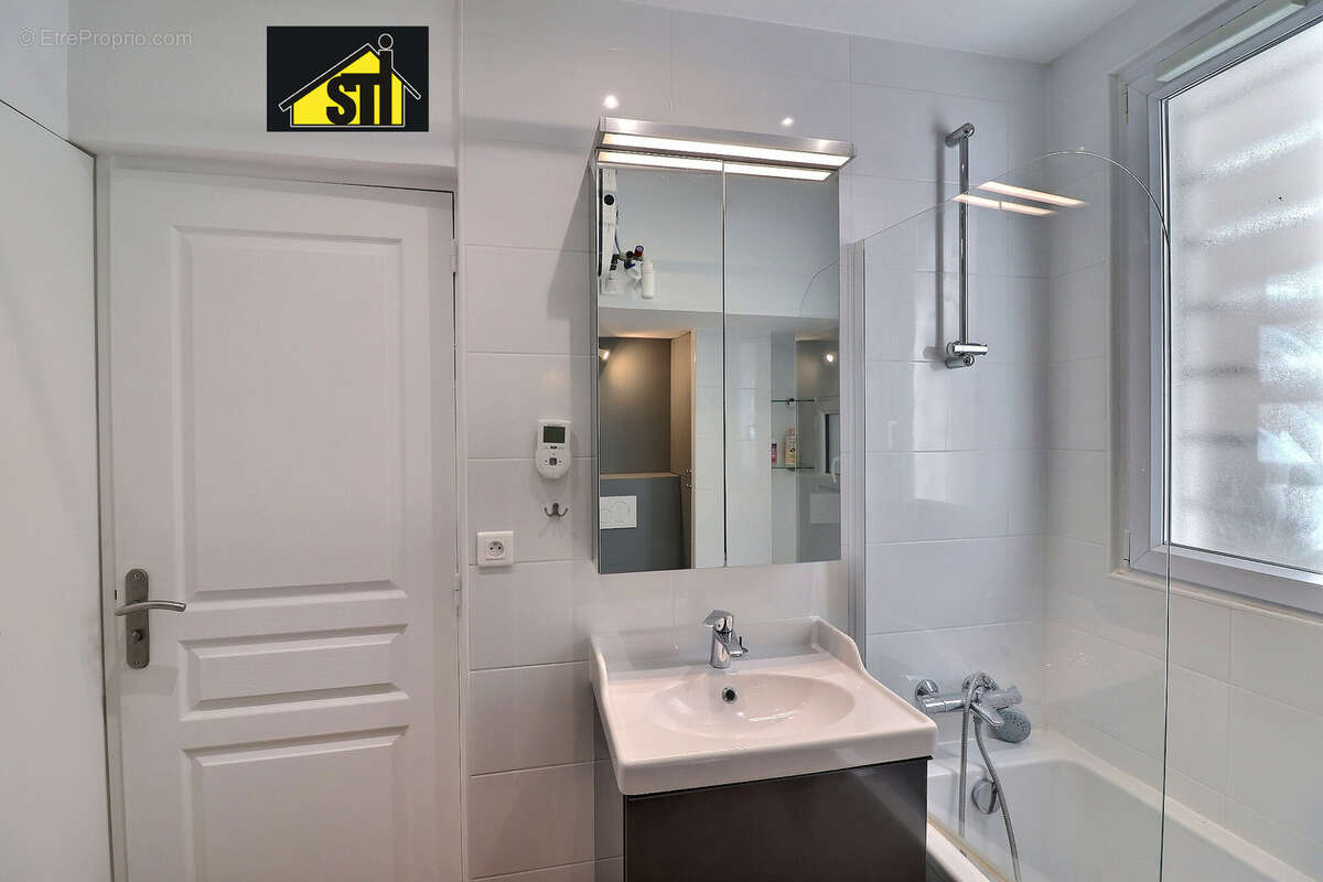 Appartement à PARIS-14E