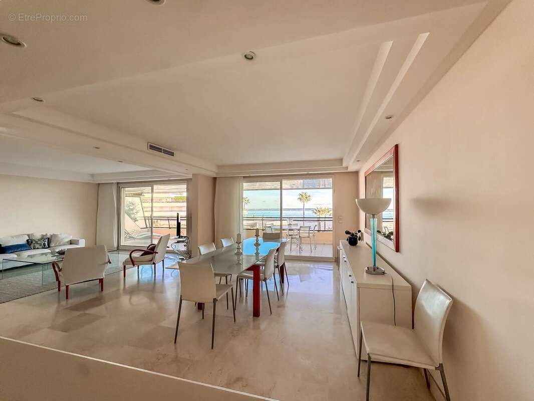 Appartement à SAINT-LAURENT-DU-VAR