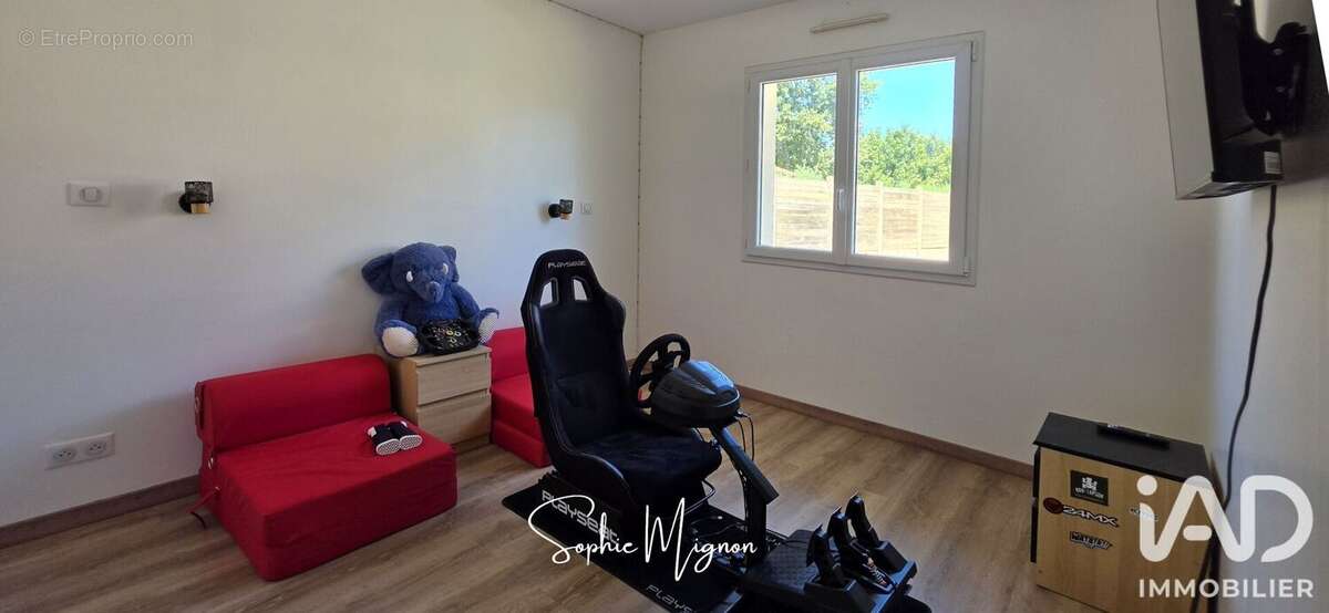 Photo 9
