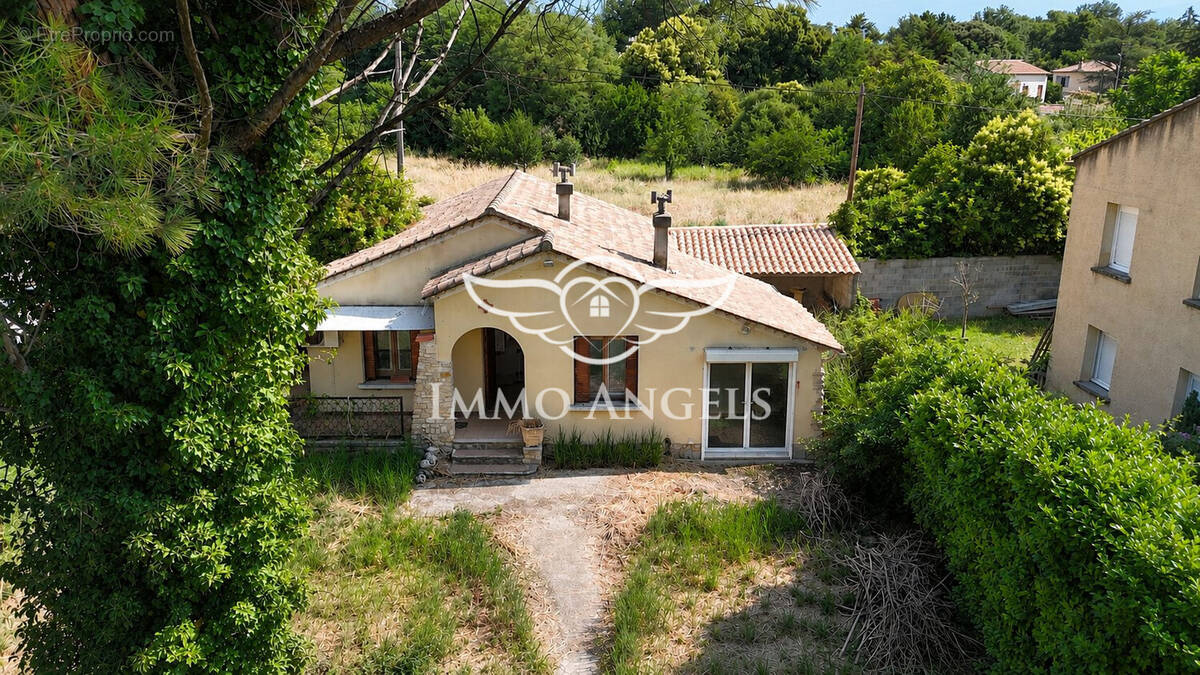 Maison à VALREAS