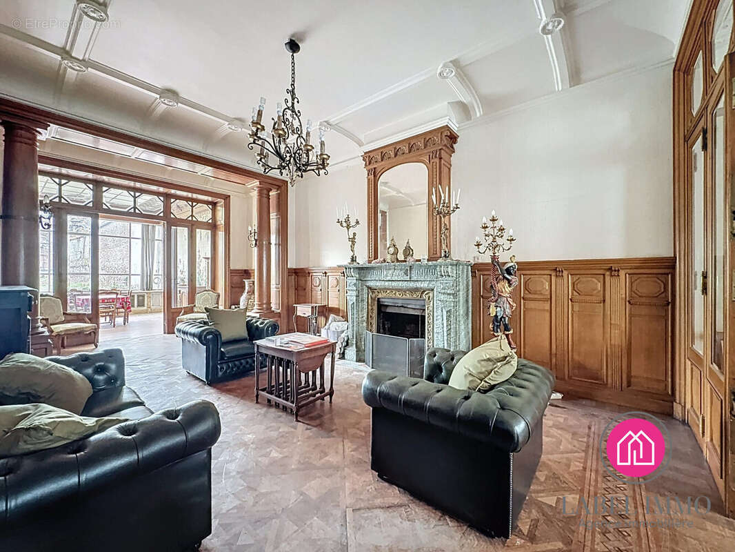 Autre à CONDE-SUR-L'ESCAUT