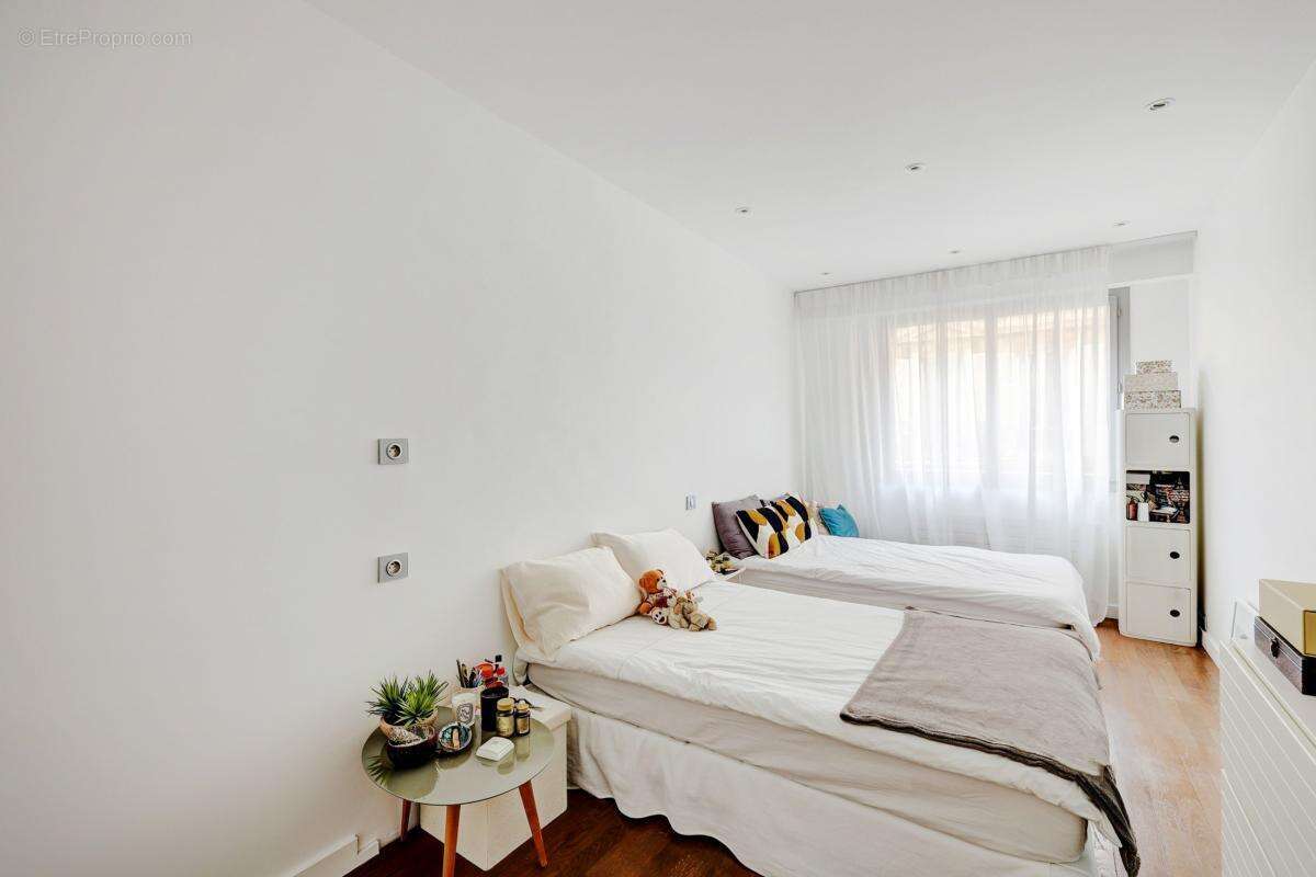 Appartement à PARIS-8E