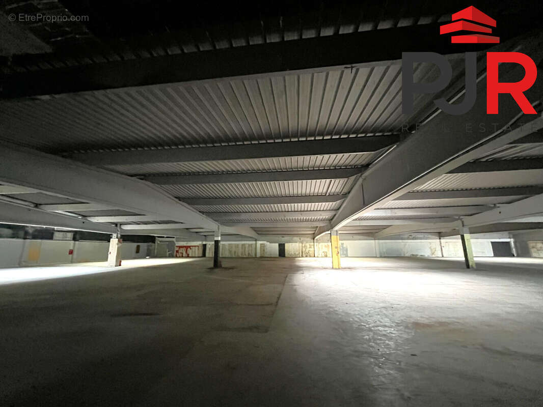 Commerce à GONDREVILLE