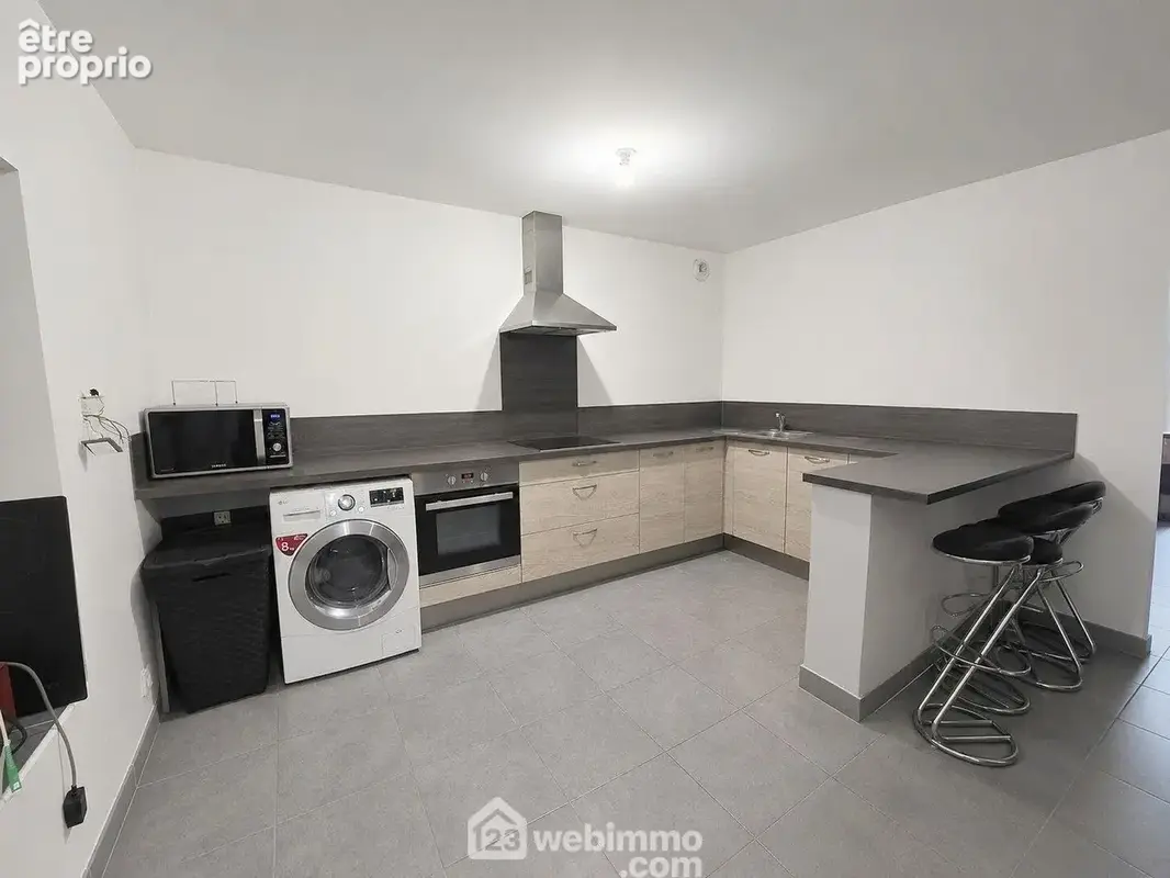 Voici la cuisine de 15 m² spacieuse.