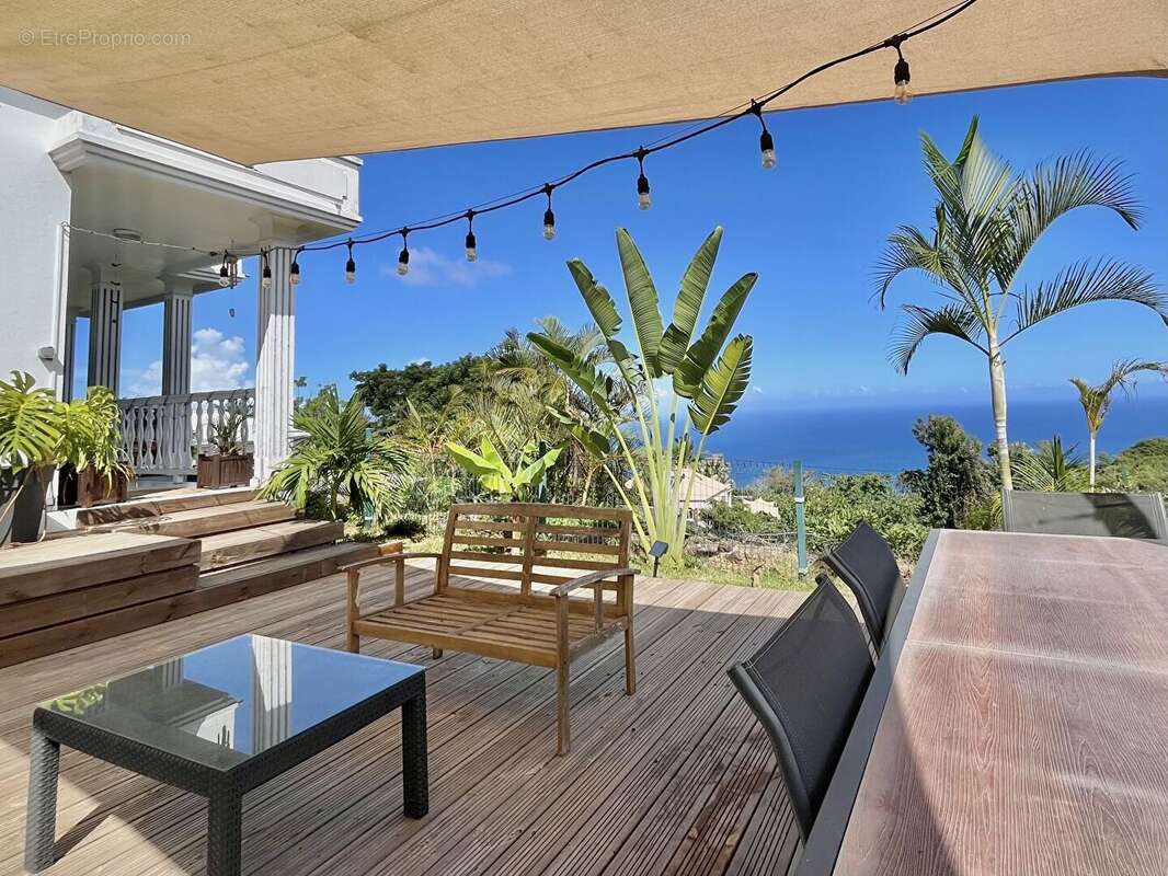 Magnifique case créole avec vue mer - Terrain 2 400 m² - Piton Saint-Leu - photo 3