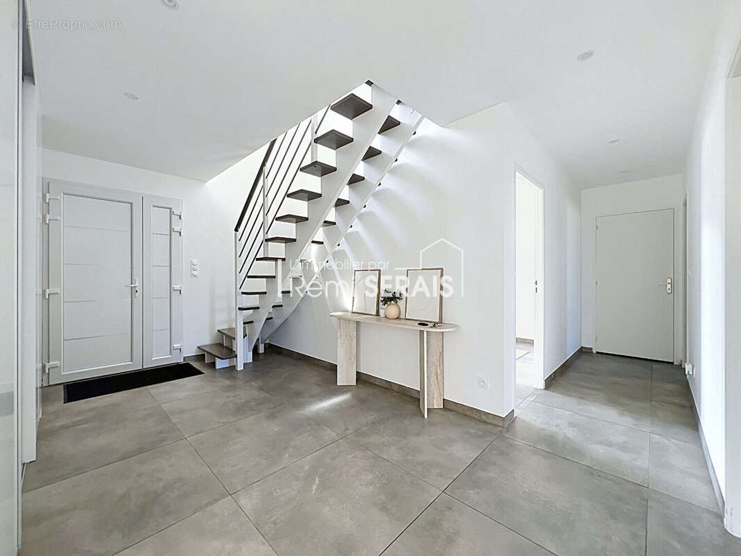 Maison contemporaine à Flers avec sous-sol exceptionnel et prestations modernes - photo 10