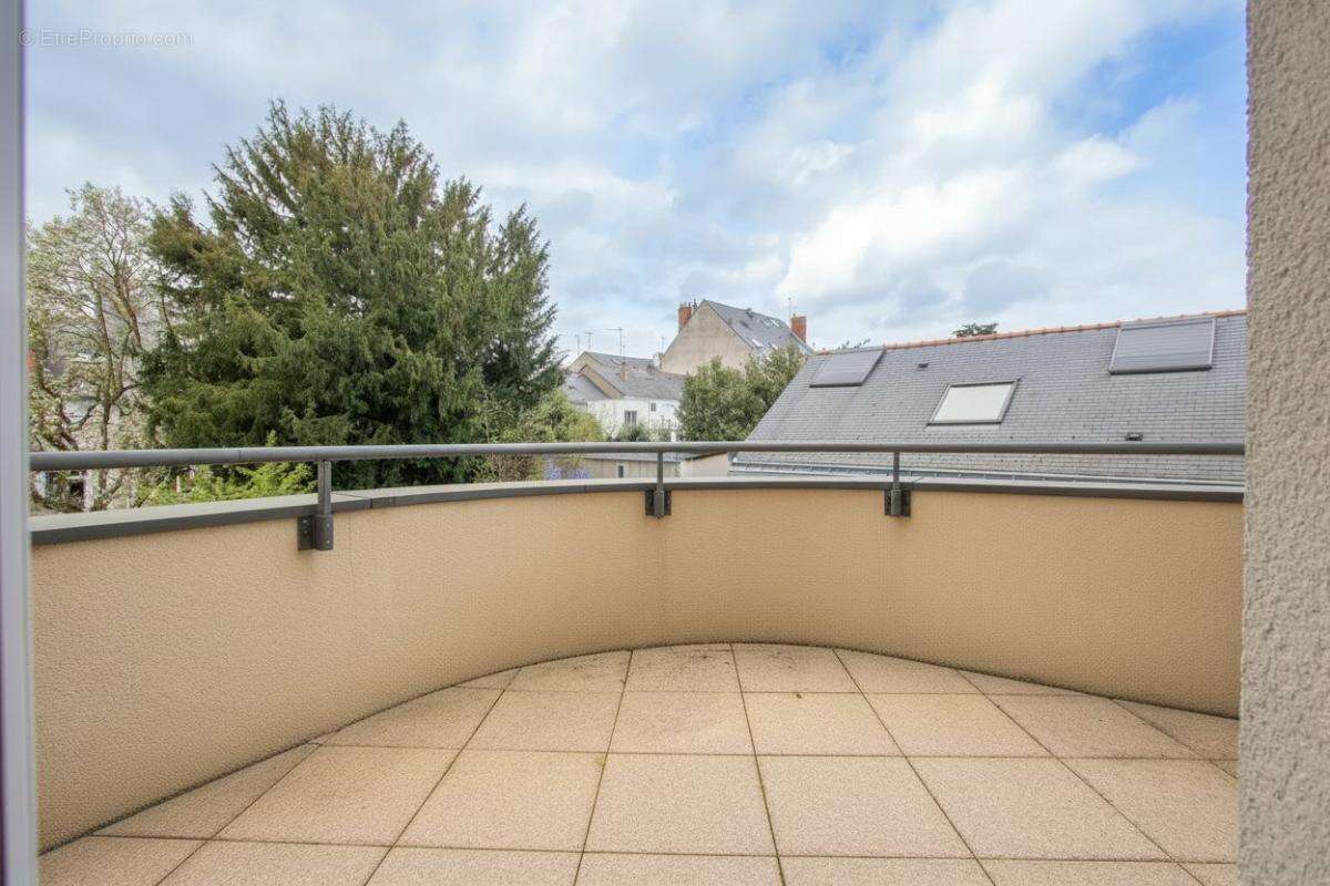 Appartement T3 avec terrasse et stationnement  place Ney - photo 8