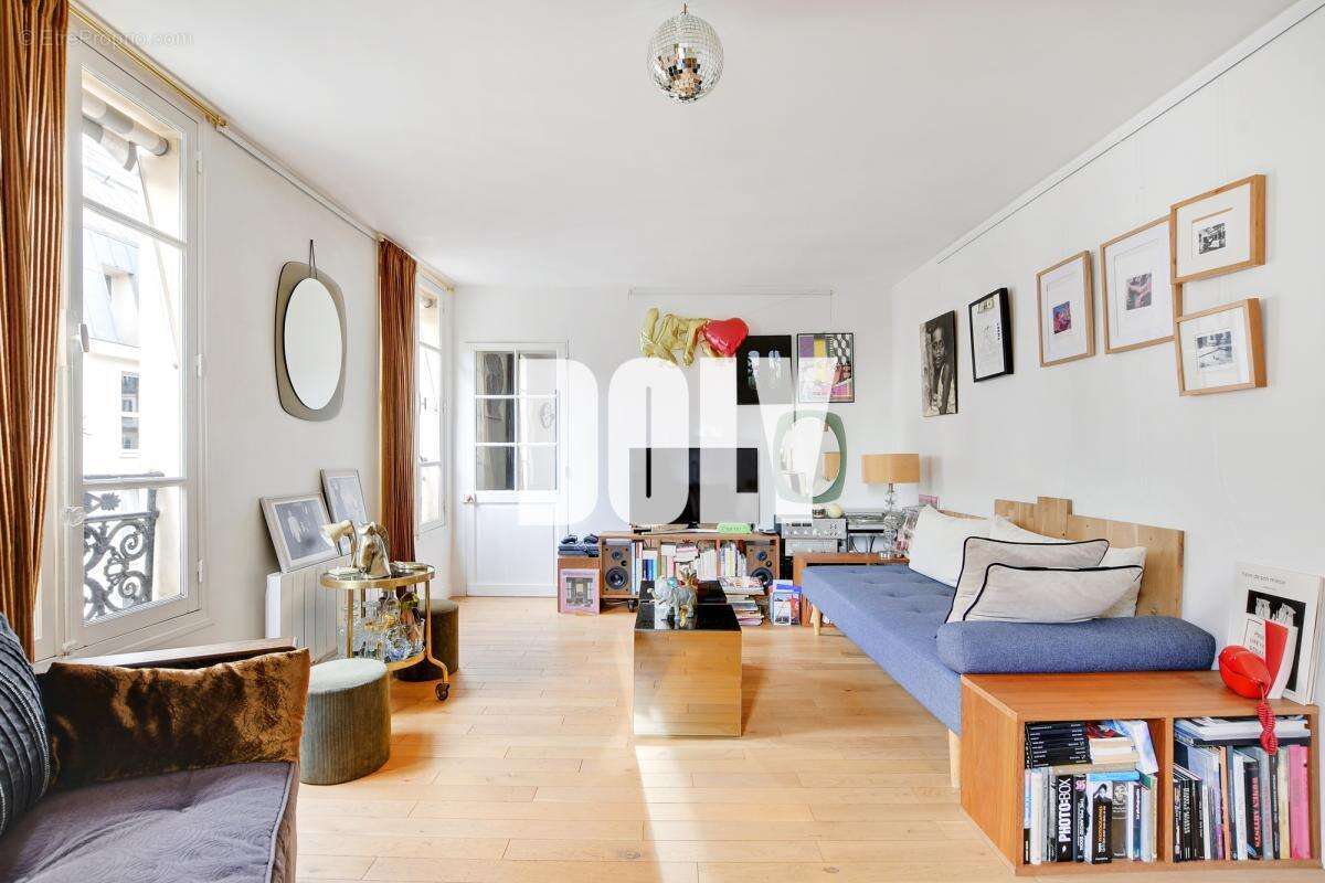 Appartement à PARIS-1E