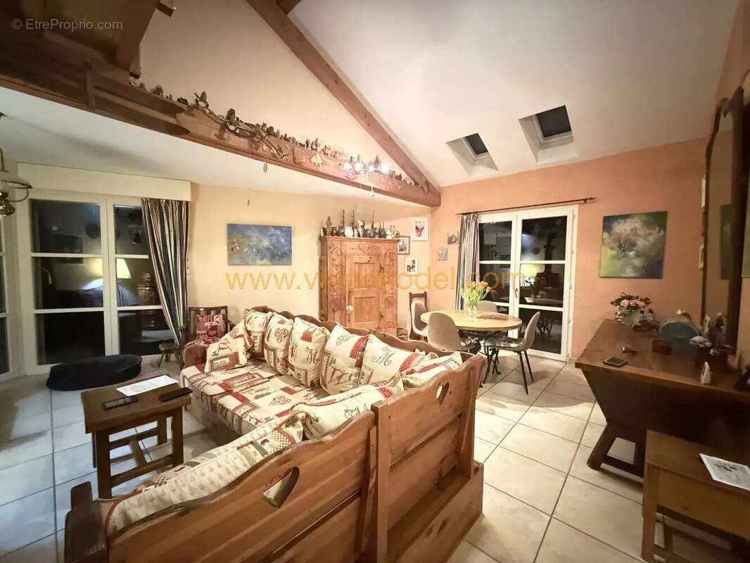 Appartement à LA CHAPELLE-DU-MONT-DU-CHAT