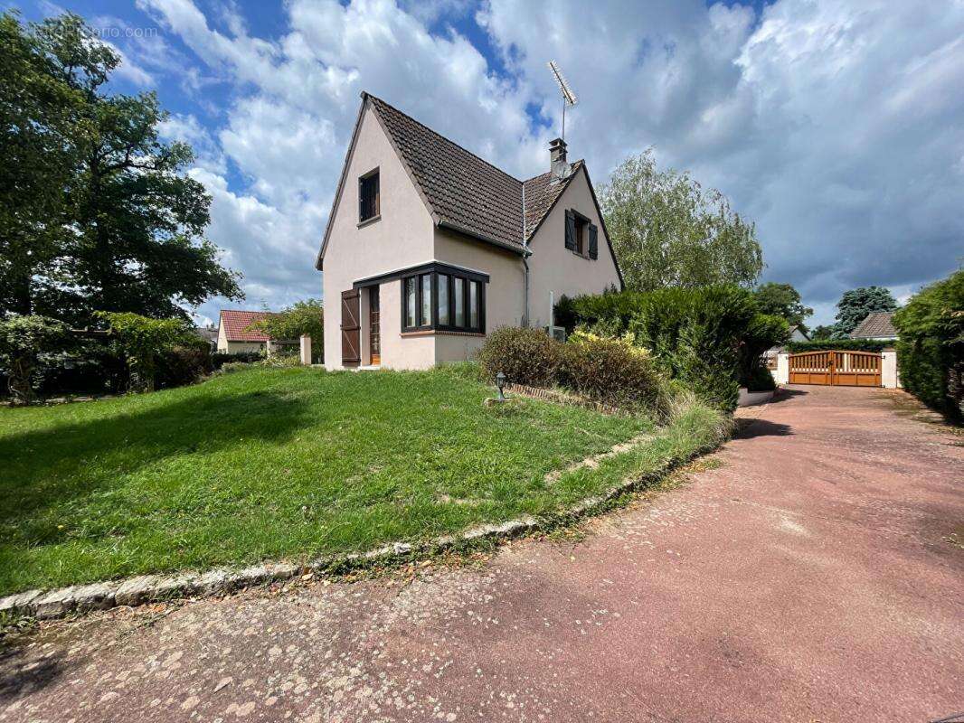 Maison à NOGENT-SUR-VERNISSON