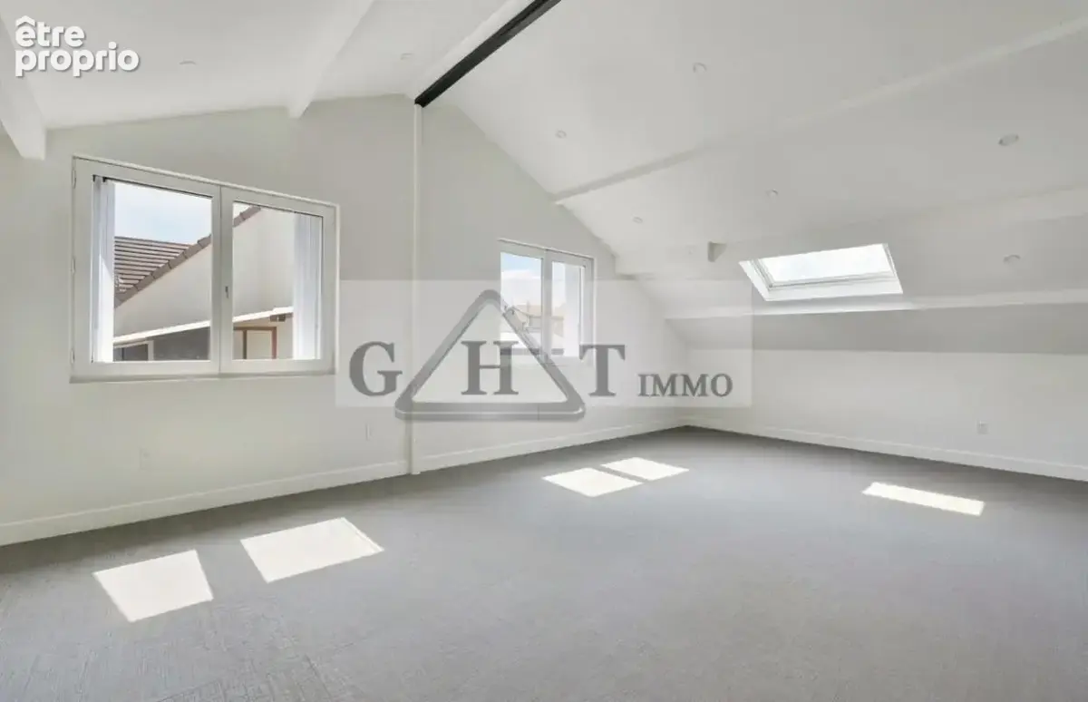 Bureaux 270 + Terrasse 200m2 à vendre Montreuil - photo 2
