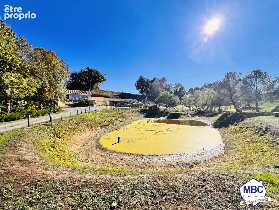 Propriété avec forêt, piscine et étang sur 1,48 hectare. - photo 5
