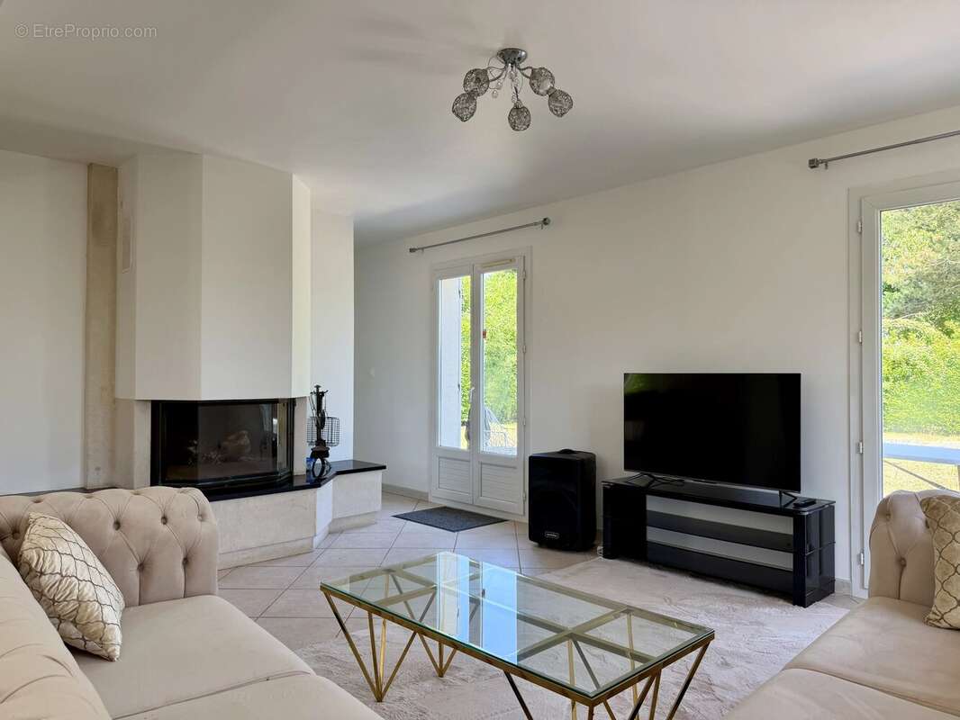 Maison Plateau Est - 7 pièces sur terrain de plus de 1000 m² ! - photo 2