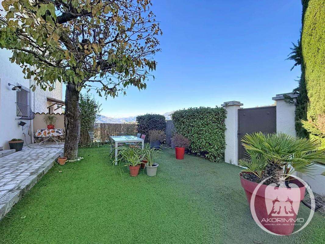 Maison à CASTAGNIERS