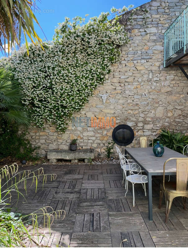 Maison à SAINT-LAURENT-D'AIGOUZE