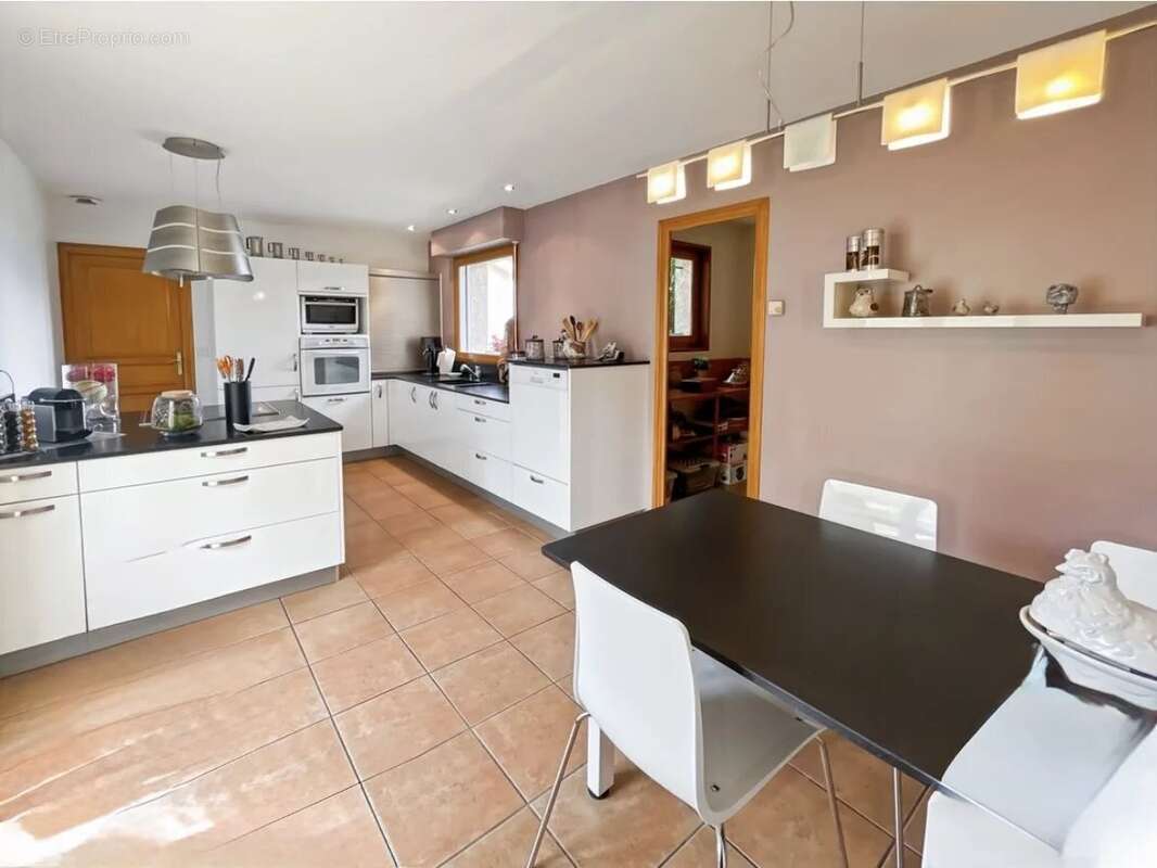 Maison à SAINT-GENEST-LERPT