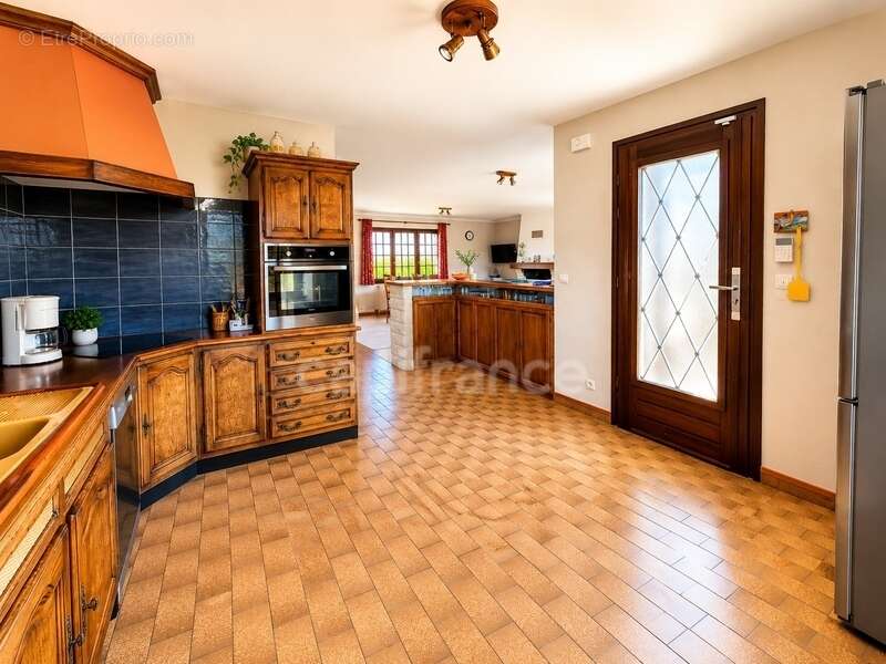 Maison à DOMPIERRE-SUR-VEYLE