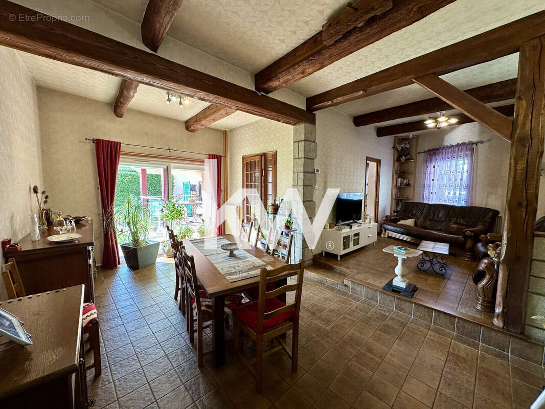 Maison à SURY-LE-COMTAL