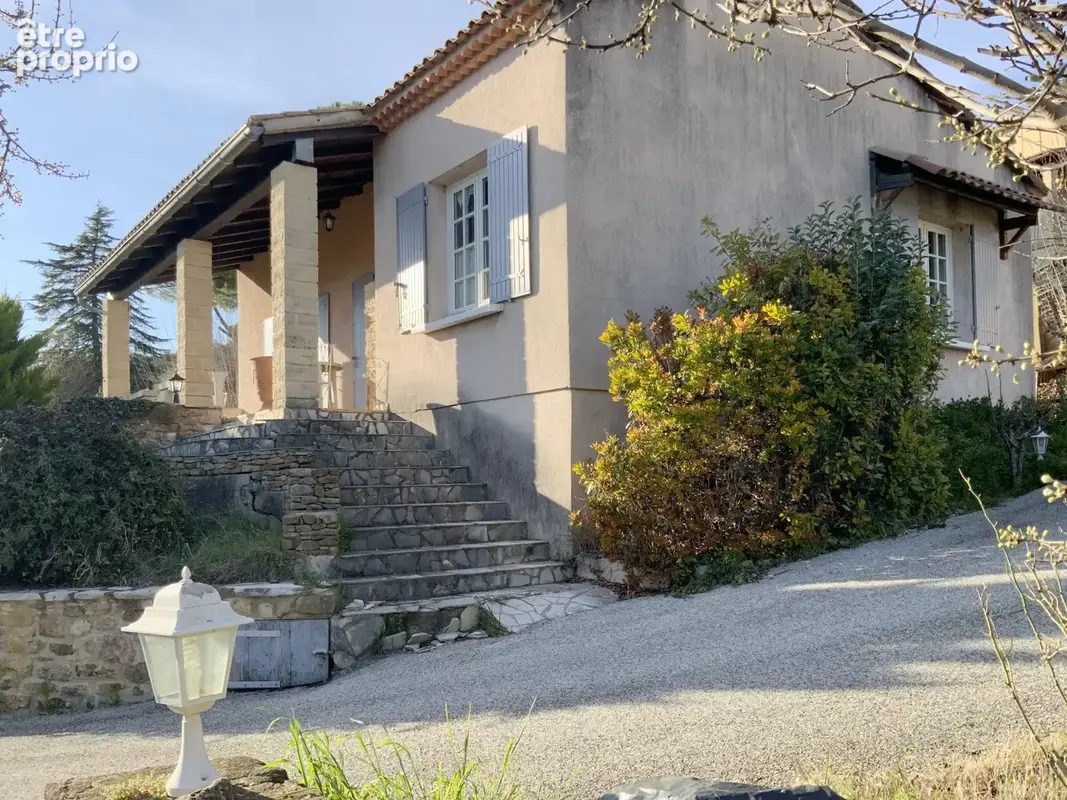 Villa de plain pied en position dominante avec vue . - photo 3