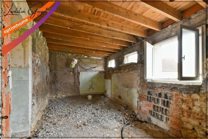 Maison à rénover avec atelier, grange et dépendances – Chemilly (03) - photo 18