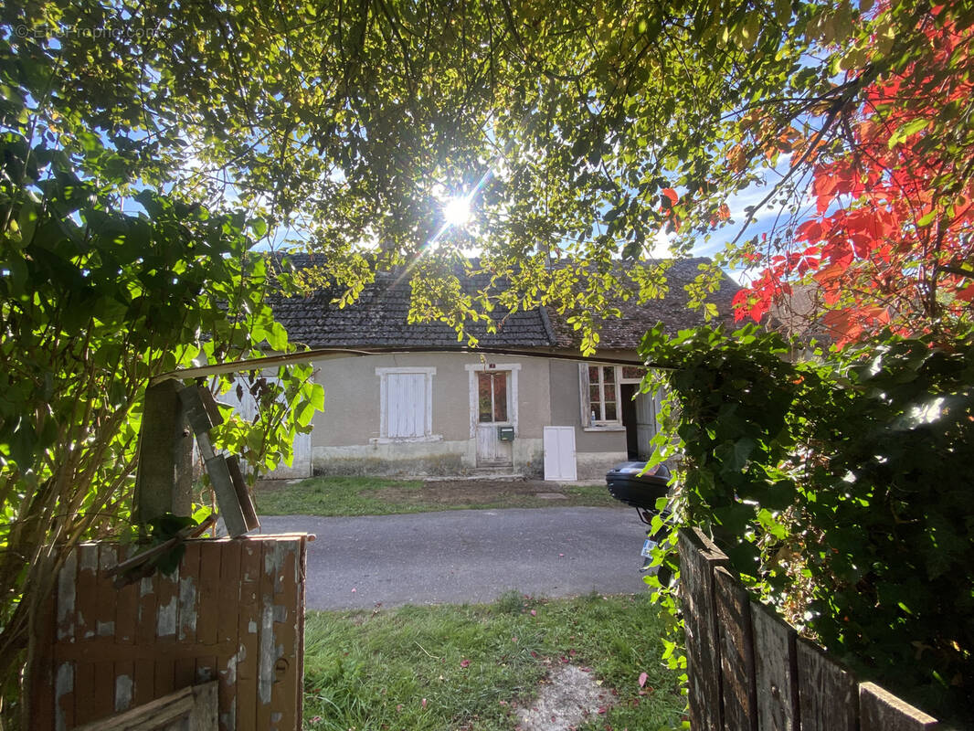 Maison à LUSSAC-LES-EGLISES