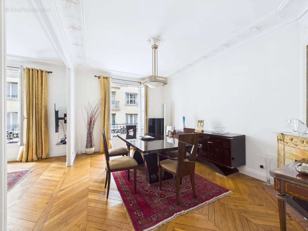 Appartement à NEUILLY-SUR-SEINE