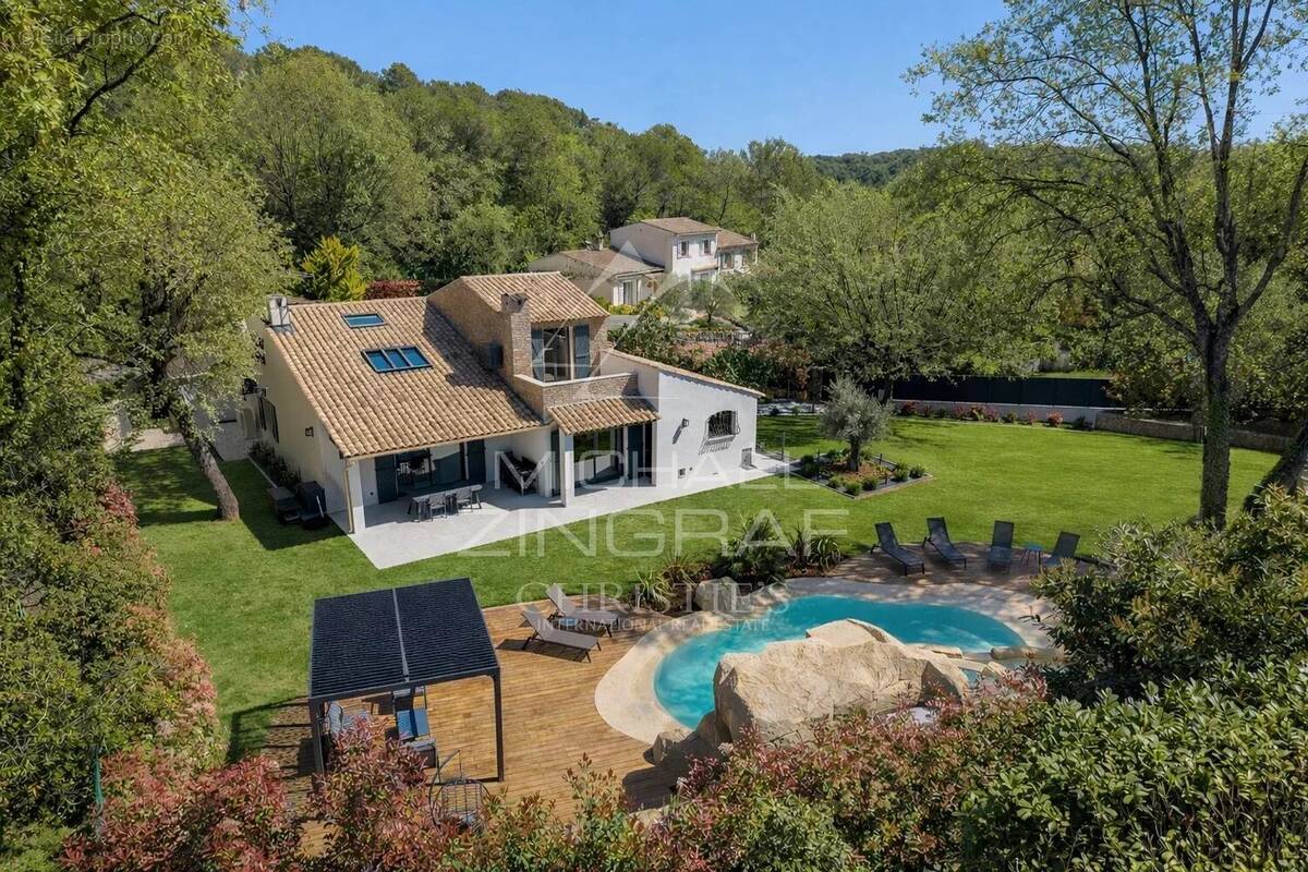 Maison à ROQUEFORT-LES-PINS