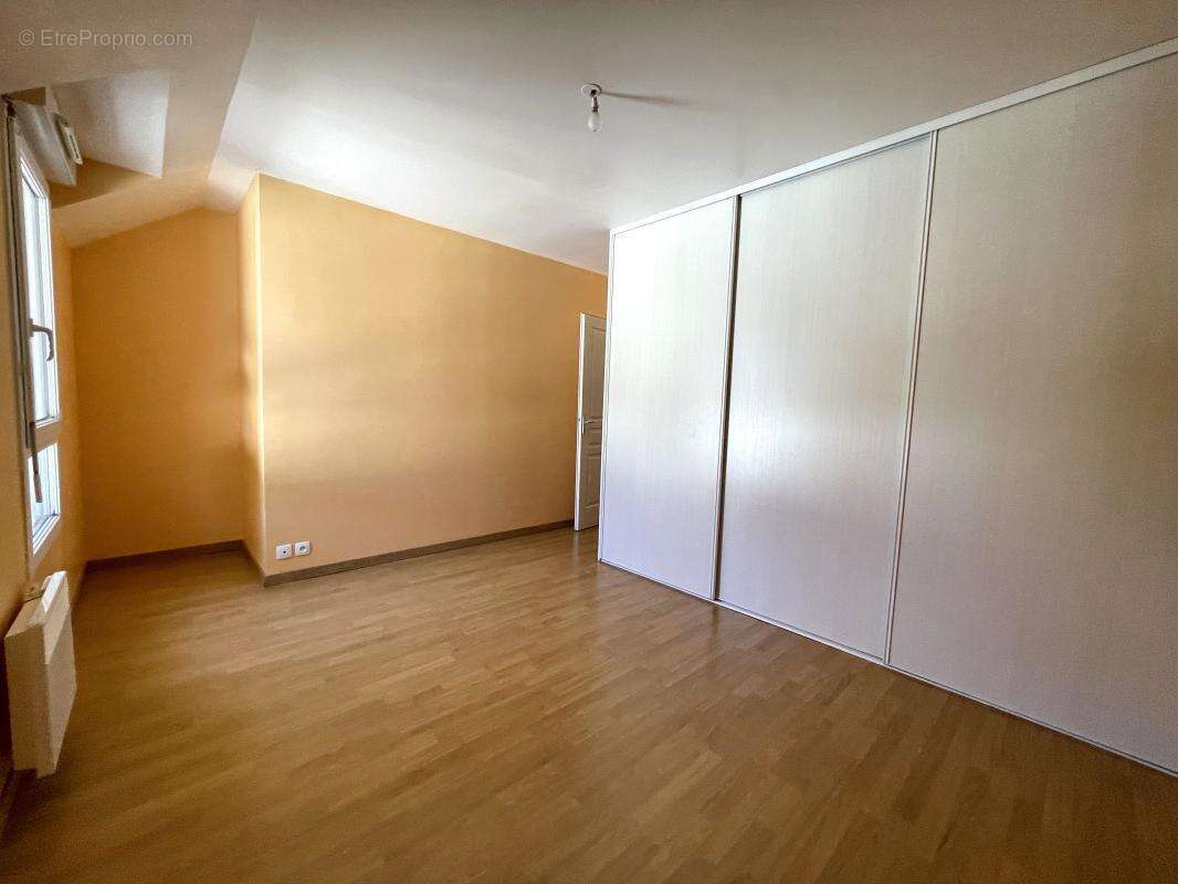 Maison à ONET-LE-CHATEAU