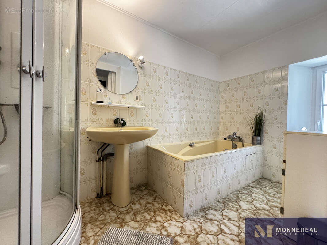 Maison à BAIGNES-SAINTE-RADEGONDE