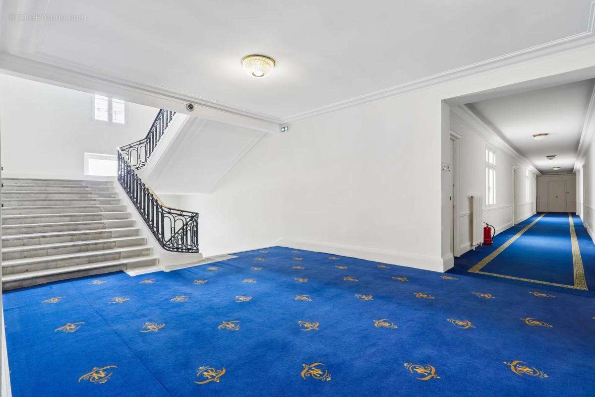 Nice Negresco : Studio dernier étage, vue mer latérale - photo 11