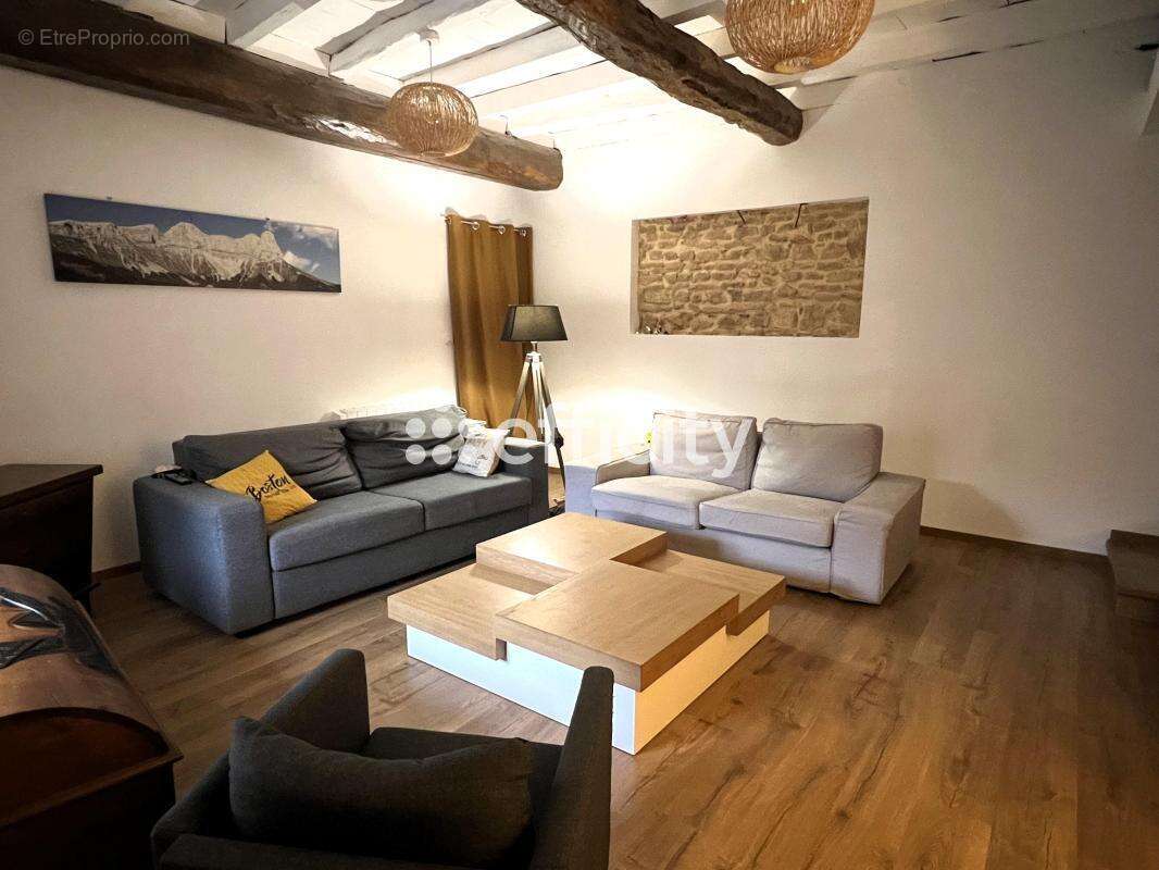 Maison à LACENAS