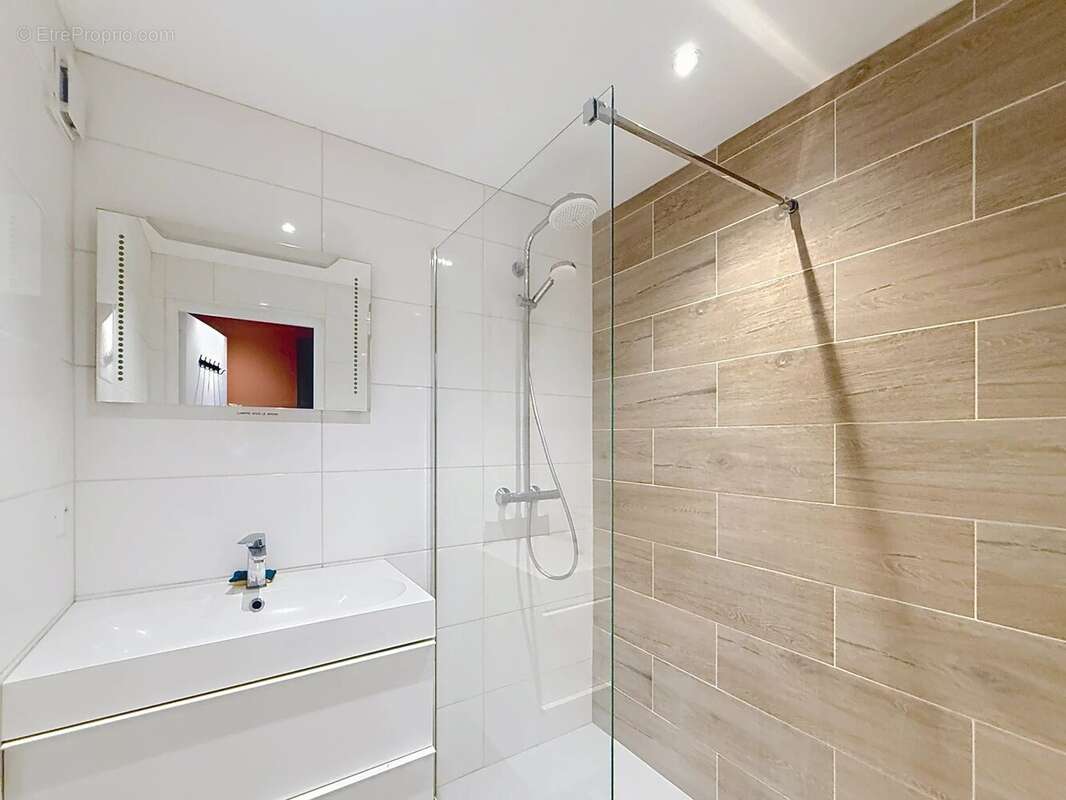 Vaste maison contemporaine dans un cadre verdoyant - photo 19