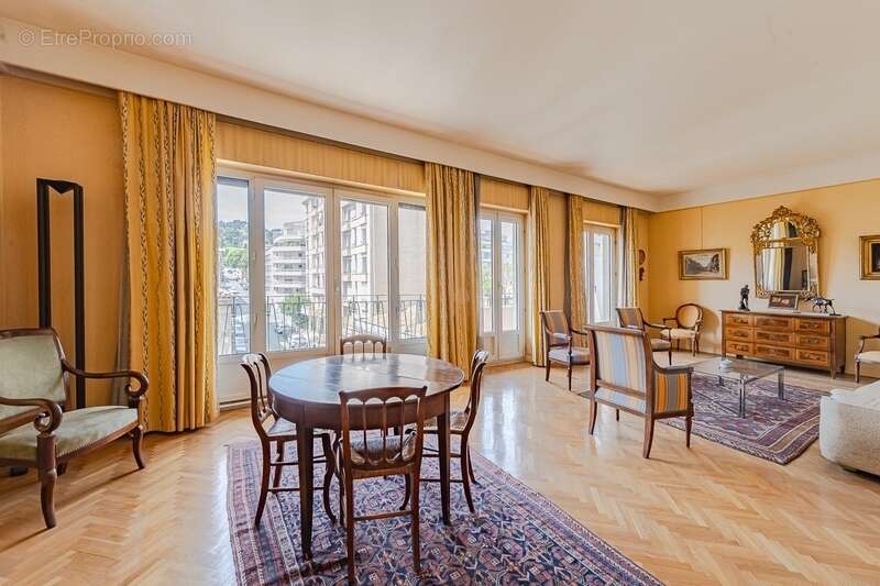 Appartement à MARSEILLE-8E
