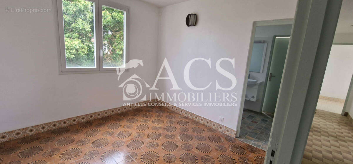 Spacieuse maison multi-niveaux   idéal famille ou investissement à Acajou au LAMENTIN - photo 5