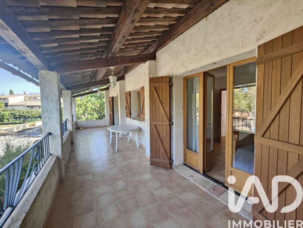 Photo 4 - Appartement à LES SALLES-SUR-VERDON
