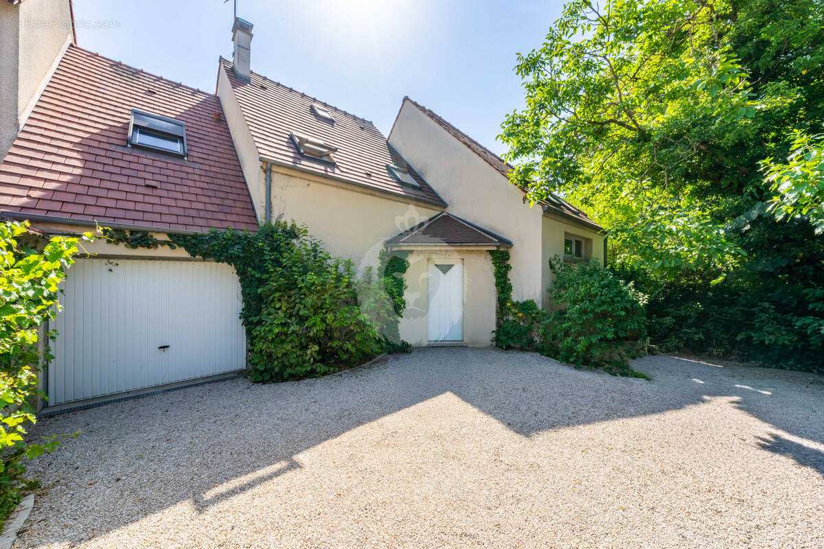 Maison à DAMMARIE-LES-LYS
