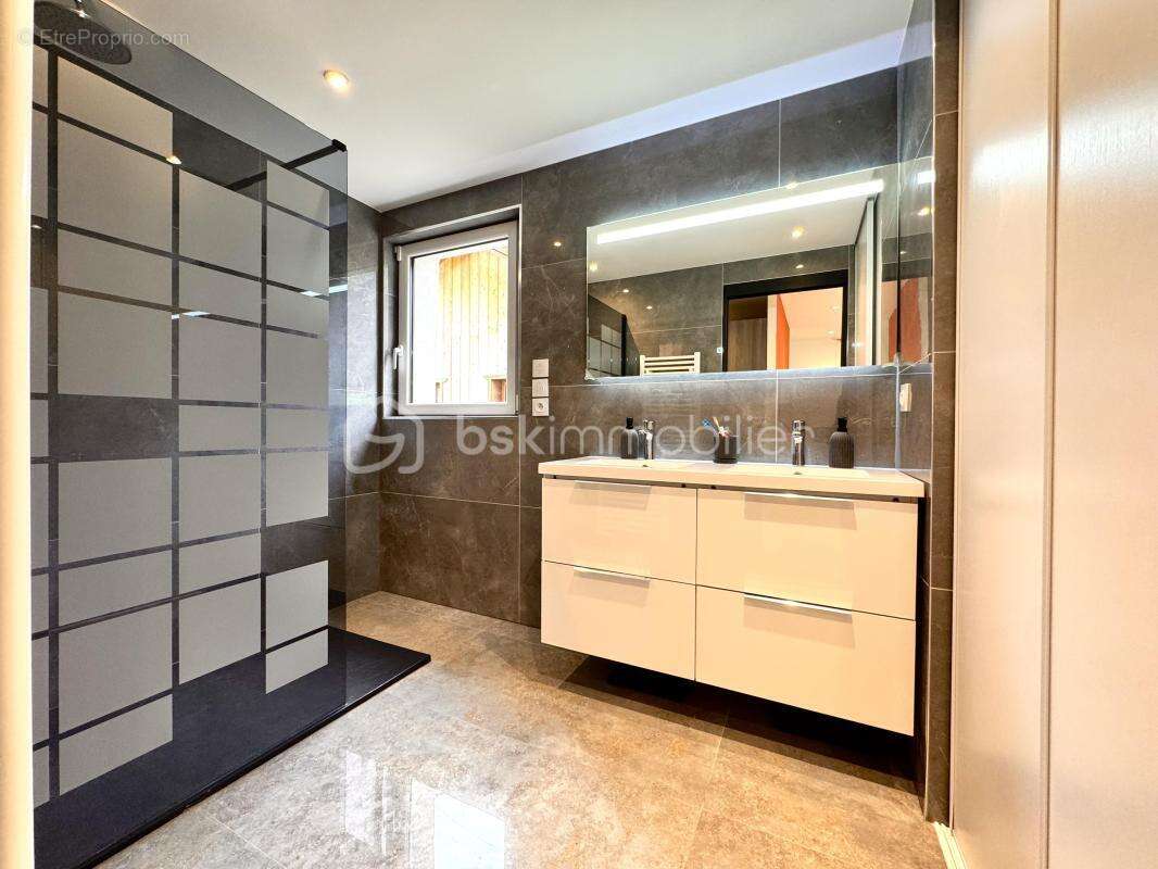 Appartement à LATHUILE