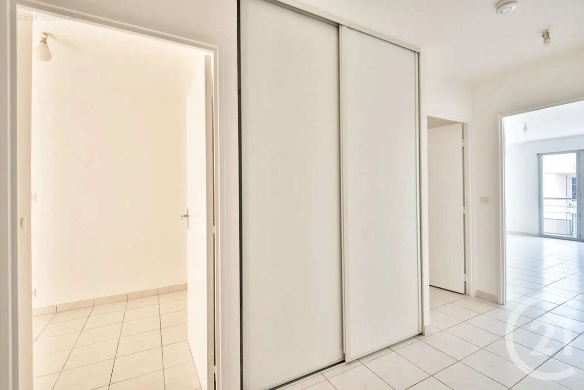 Appartement 74 m² à Antibes  - photo 2