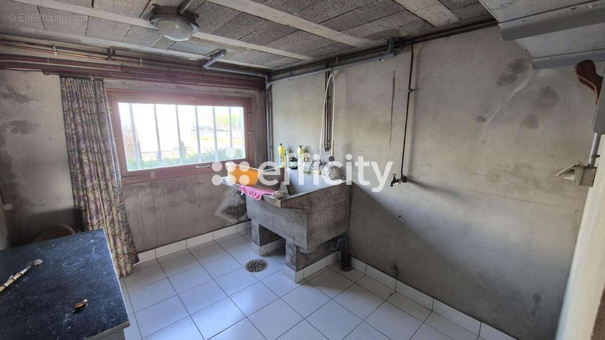 Maison 230 m² à Saint-Come-De-Fresne  - photo 41