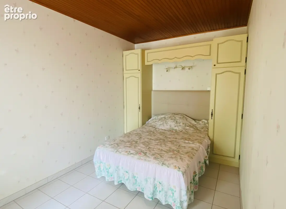 Maison de plein-pied un hectare de terrain St Géry Vers - photo 8