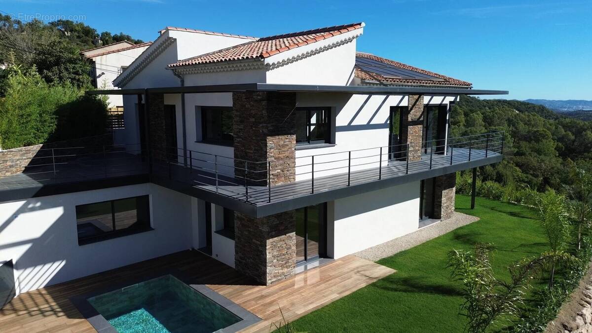 Maison à LES ADRETS-DE-L'ESTEREL