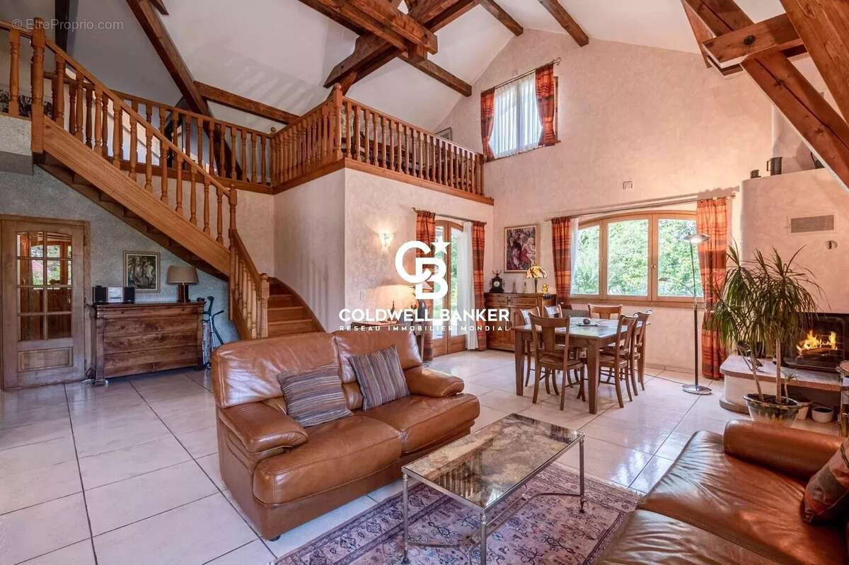 Maison à COLLONGES-SOUS-SALEVE